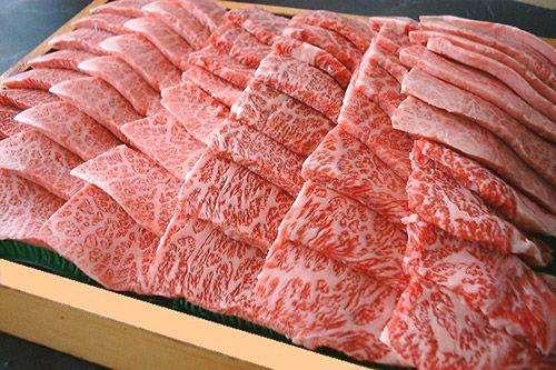 日本这家"牛肉盖饭"里的牛肉竟然比饭还要多!太幸福了吧!