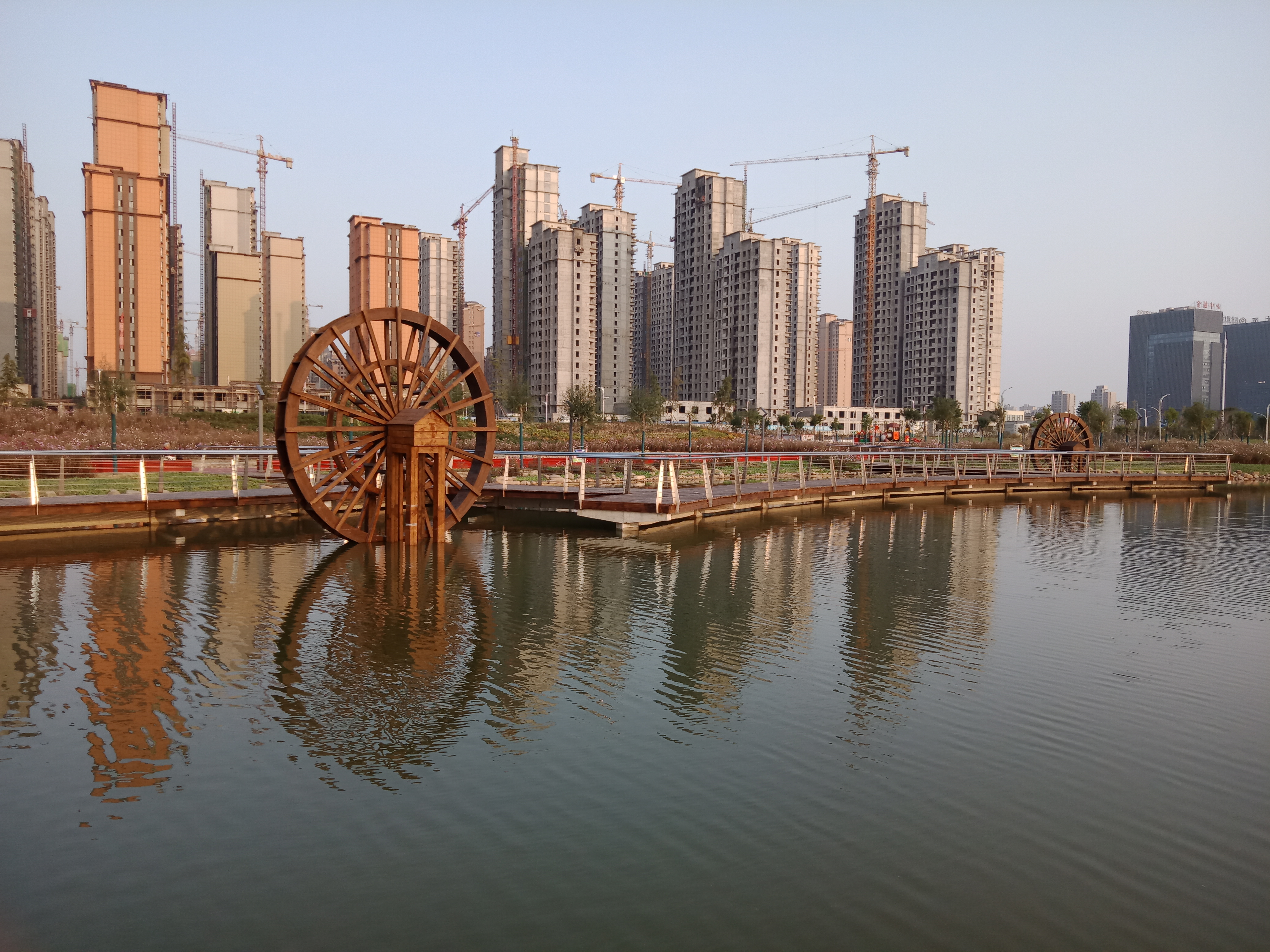 河南许昌:中央公园秋色迷人