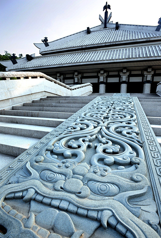 云龙石雕——如果不听话,石头也会挨打?