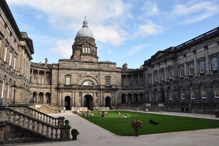 英国留学:爱丁堡大学法学院有哪些专业?