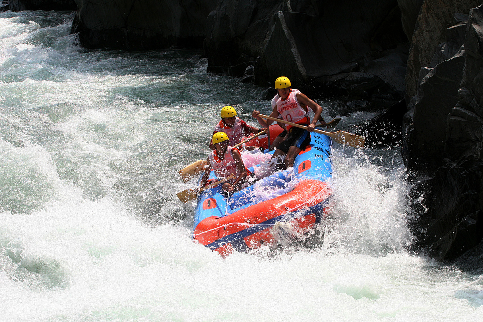 秋日环游指南# 五指山旅游必去的3个地方:  五指山热带雨林风景区 .