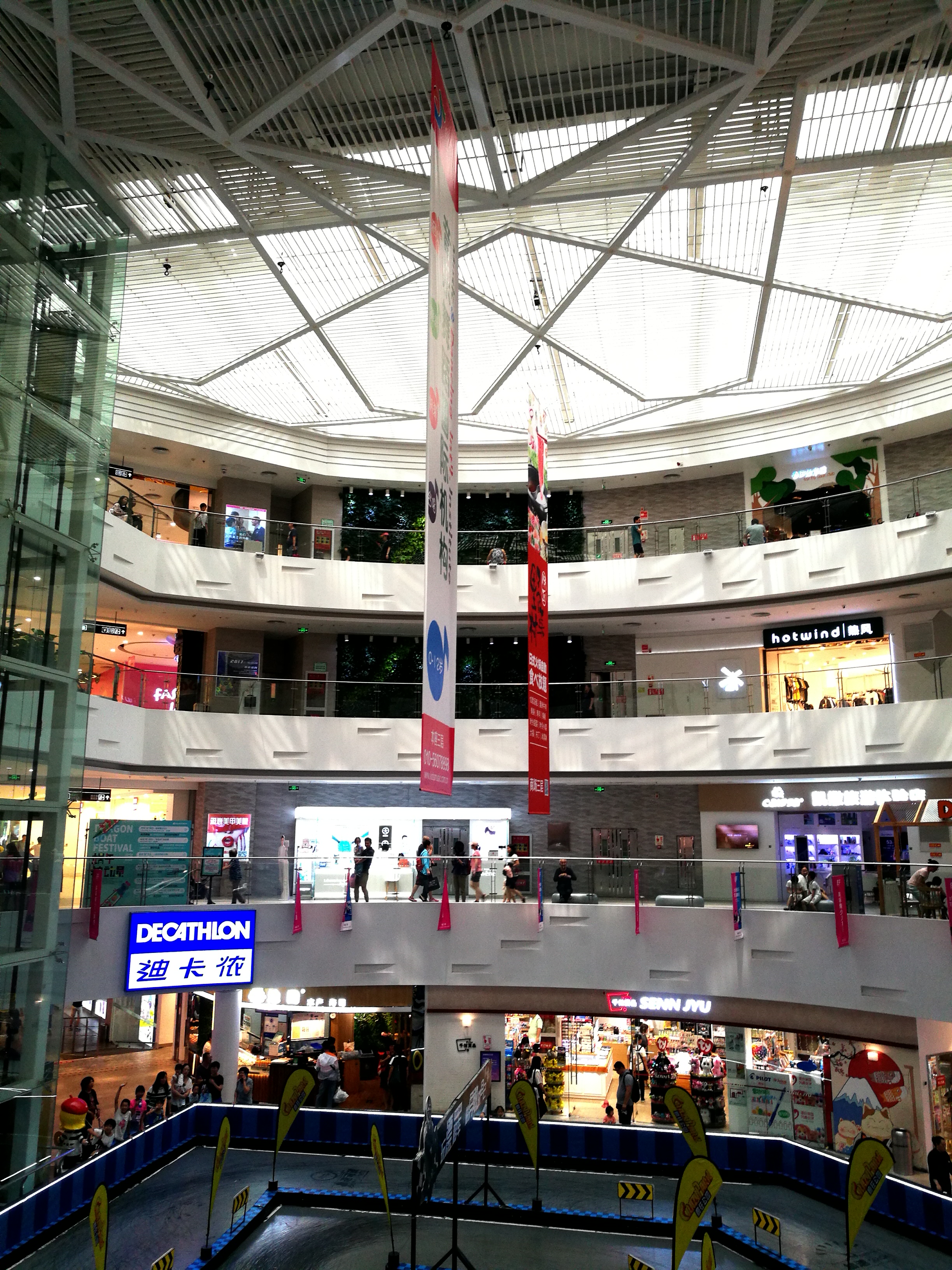 北京市海淀区有个枫蓝国际大厦:办公楼与风格独特的商场相结合