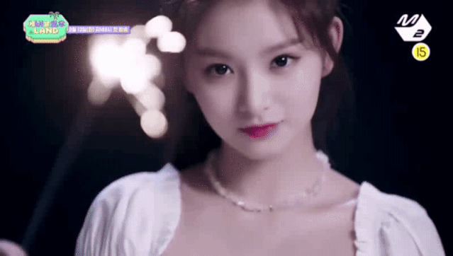 网曝王怡人参加青春有你引热议,天使面孔加魔鬼身材媲美孟美岐!