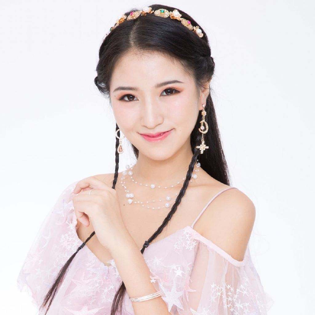 女演员沈樵炒作自己,自导自演闹剧被拘留25天,比心晒释放证明