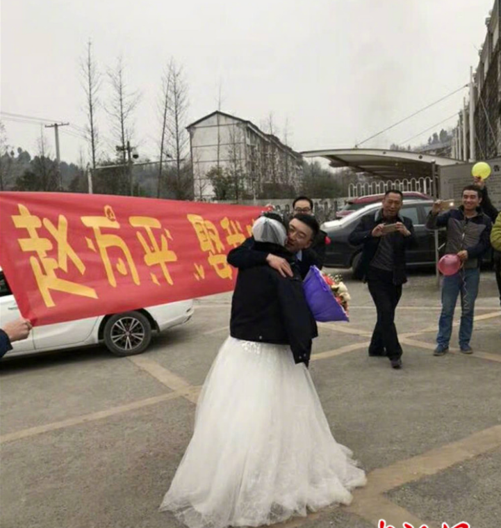 求婚条幅霸气内容图片