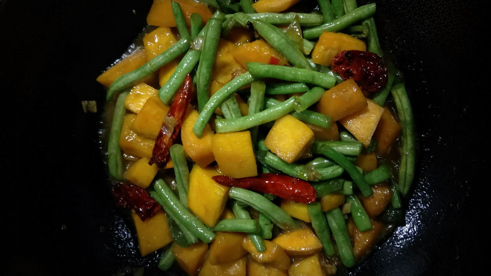 胖哥说美食:南瓜炒豆角,营养丰富味道好,老少皆宜,美食首选