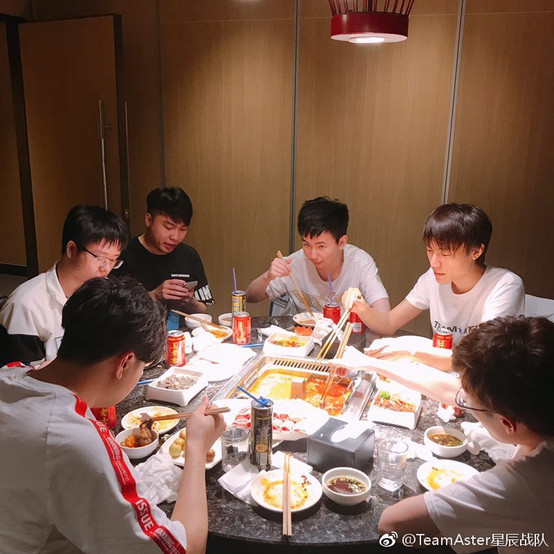 白晶晶:当时ehome拿到了ti的第五名,他们之前就邀请了徐志雷.