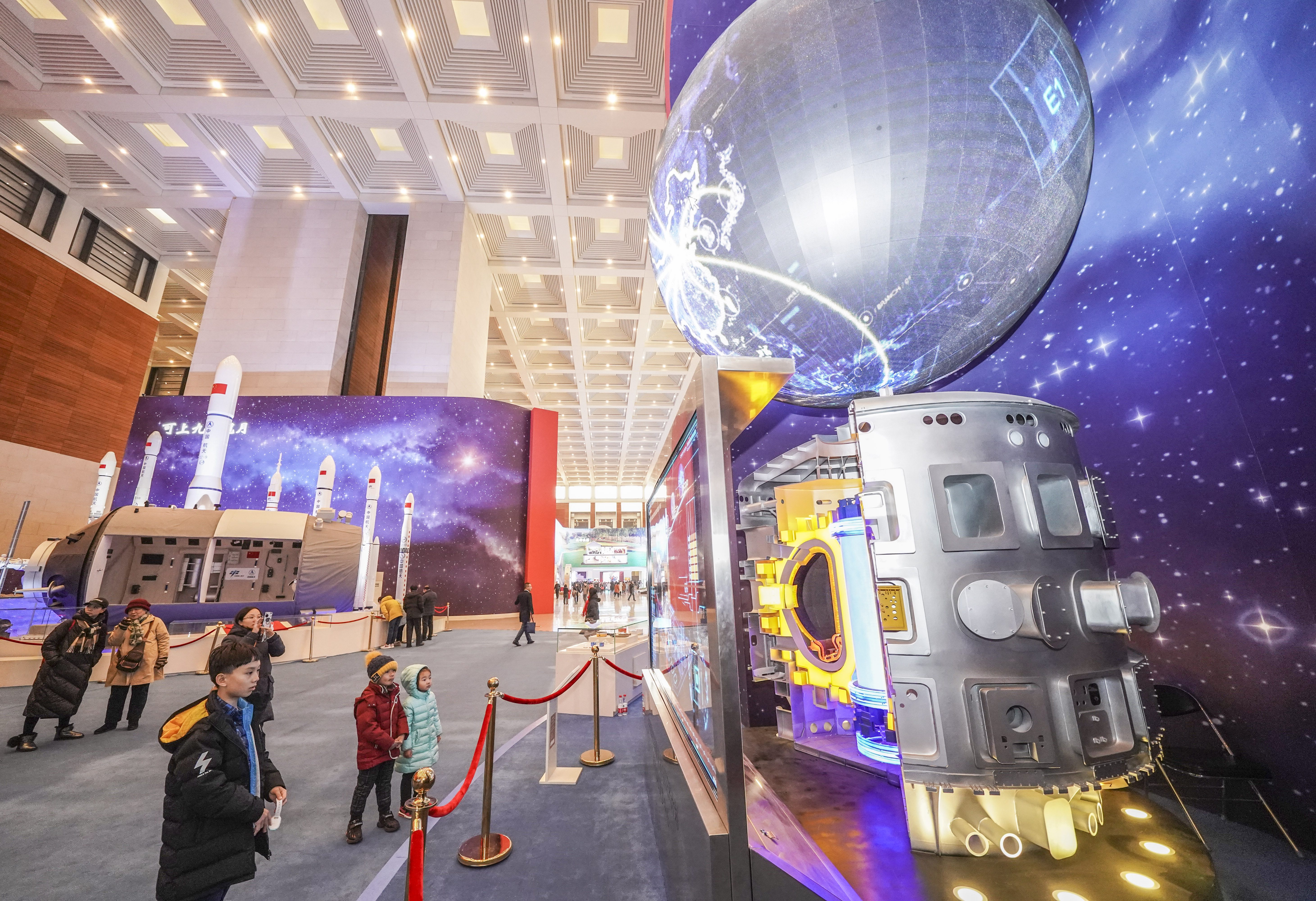 "伟大的变革——庆祝改革开放40周年大型展览"累计参观人数超244万(2)