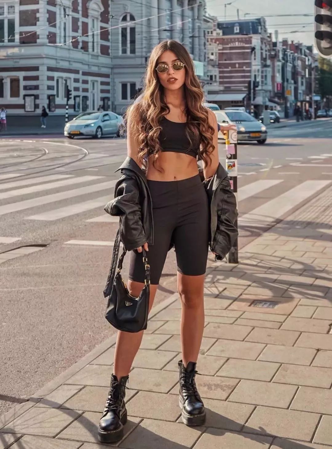 今年"体操裤"又火了,专治腿粗,胯宽,屁股大,怎么穿都显瘦!