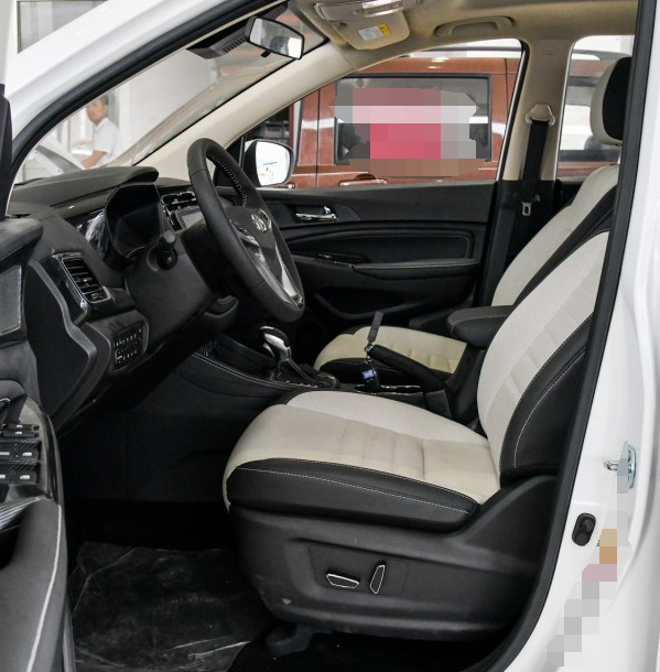 长安汽车-欧尚a800,非常潮流,很适合年轻人驾驶出行