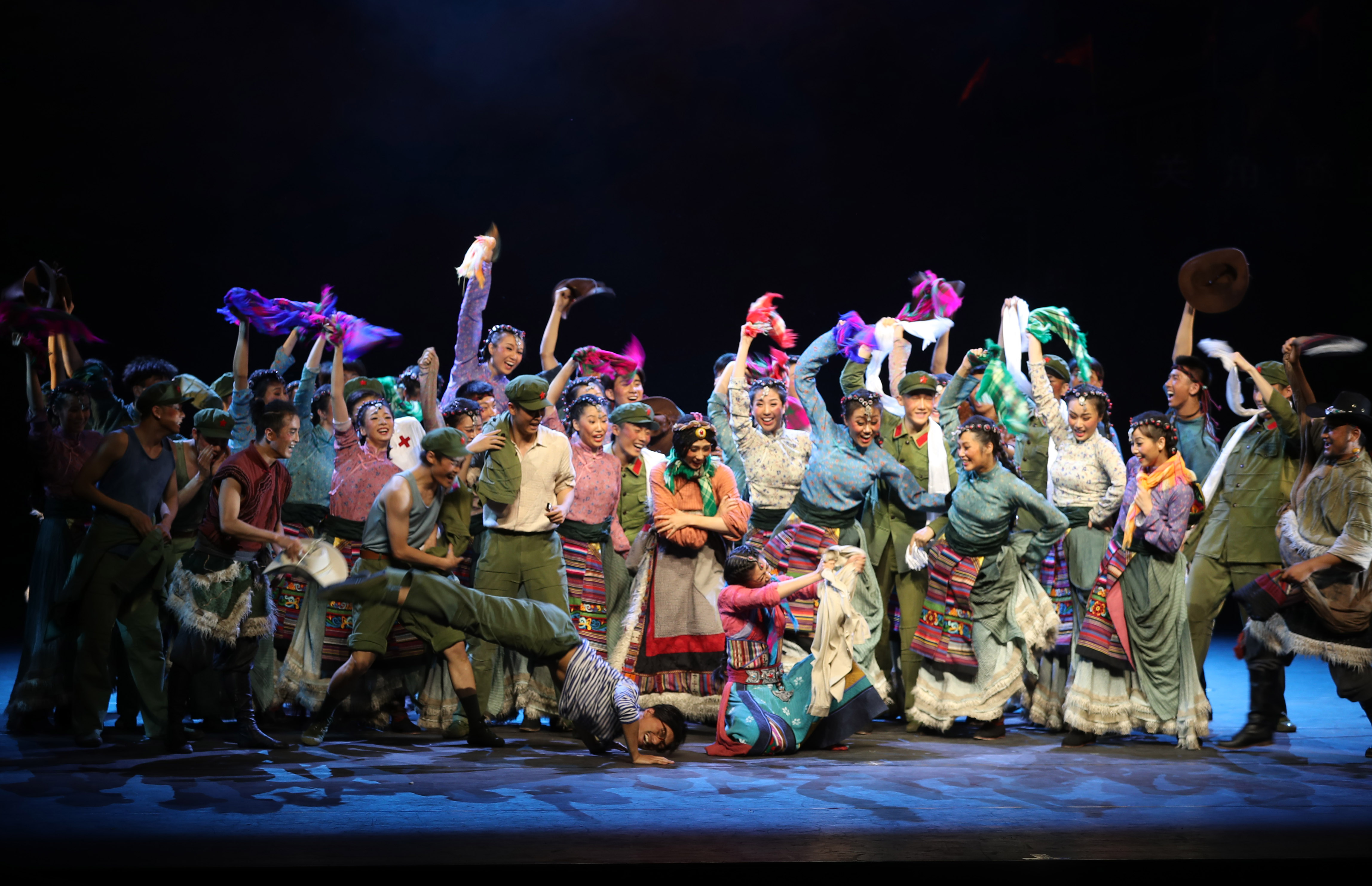 舞剧《天路》亮相第十二届中国艺术节(4)