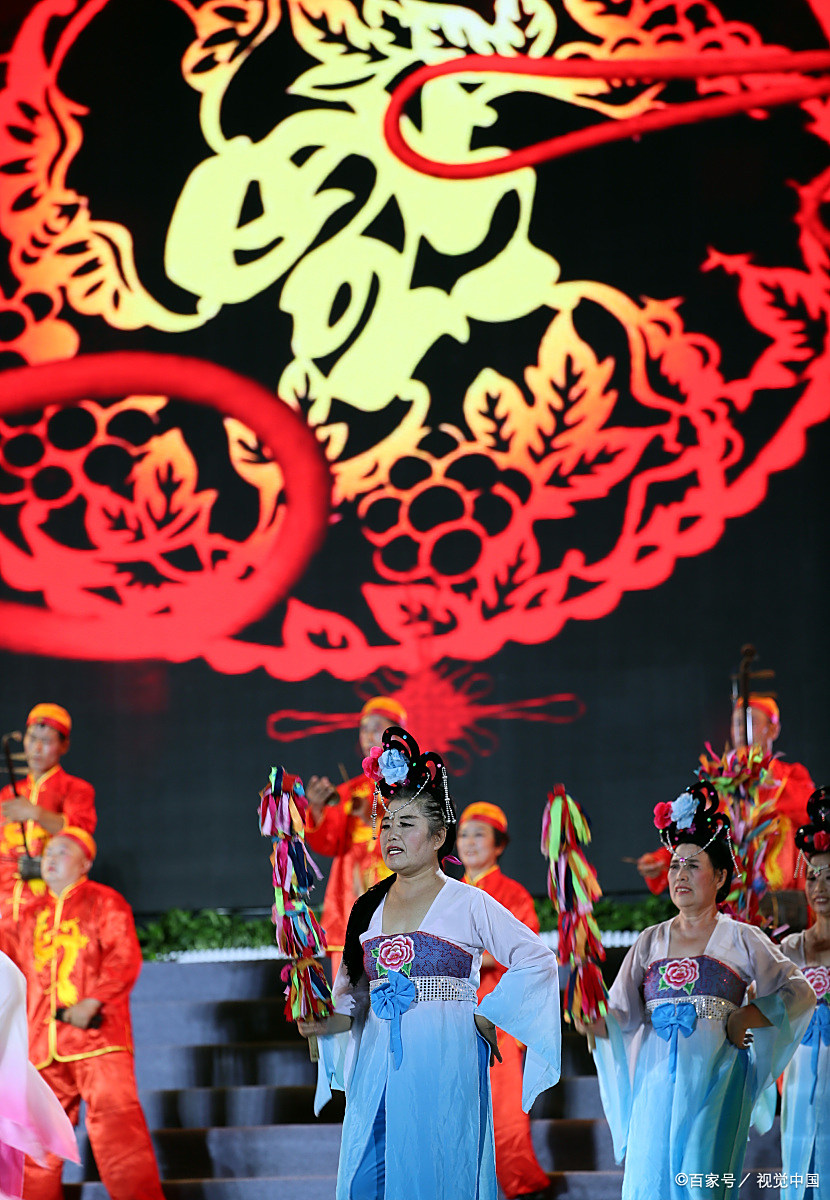 穿越时空的旅行# 在陕西戏曲大观园中,游客们可以尽情地欣赏和品味