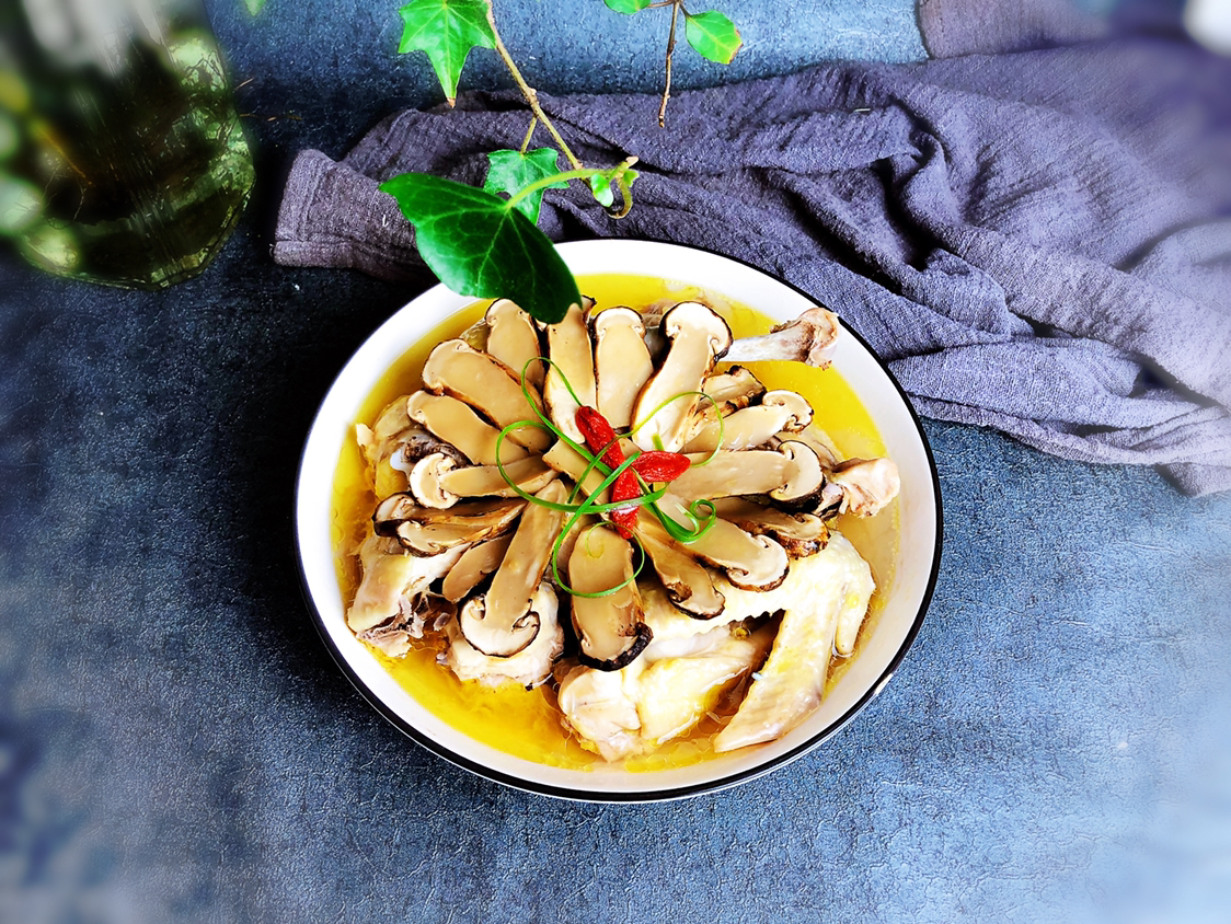 鲜松茸上市抓紧尝鲜,蒸煮煎炸都好吃,没肉一样鲜,错过再等1年