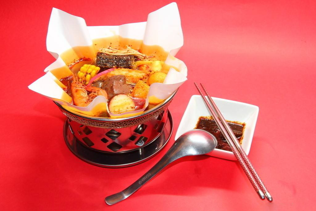 火锅又有新吃法,韩国"纸火锅"走红,涮完直接扔,网友:用不着