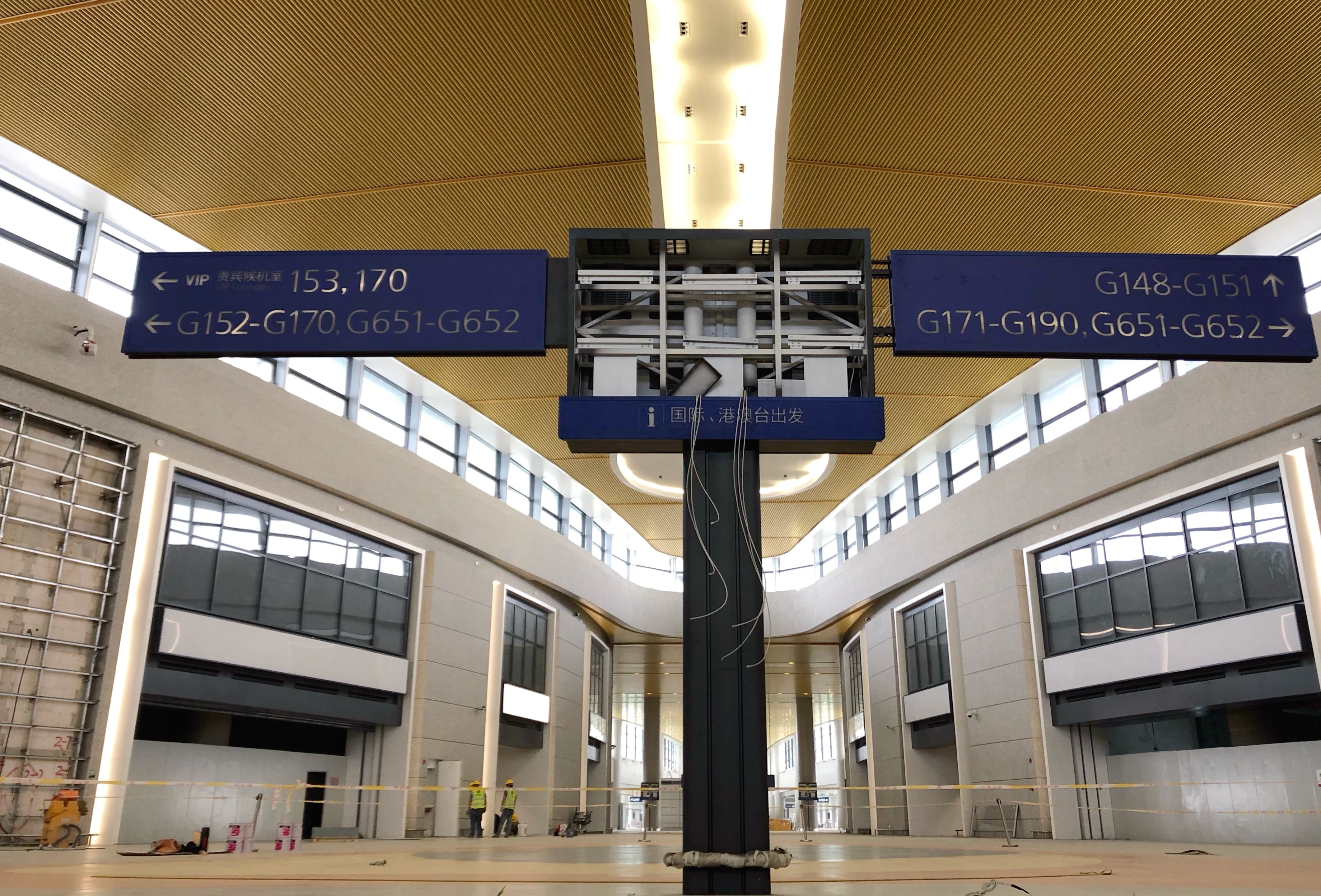 解析上海市浦东机场的卫星厅:与航站楼同样大,捷运地铁让其便利