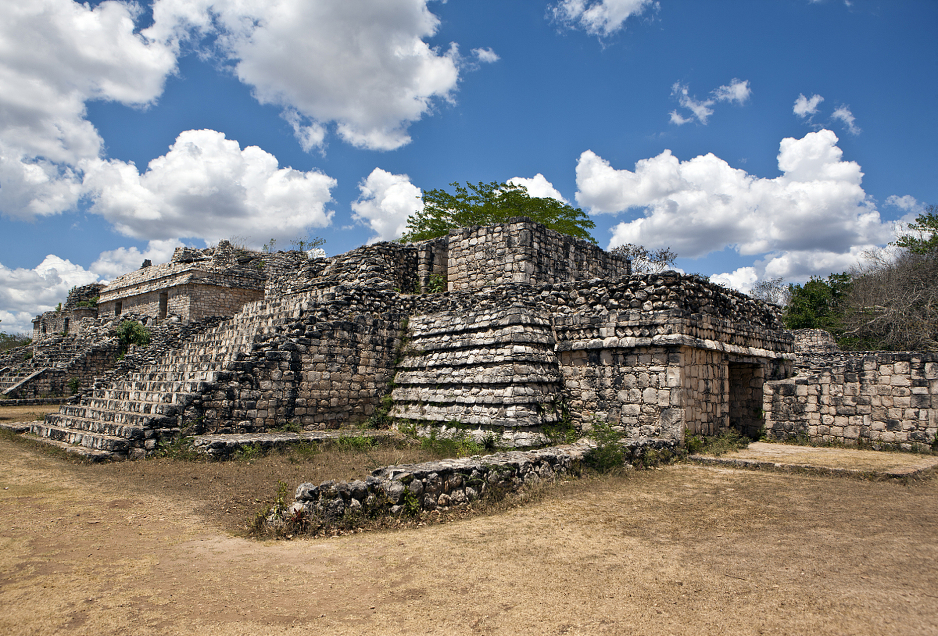 玛雅古迹遗址位于墨西哥尤卡坦半岛中部.