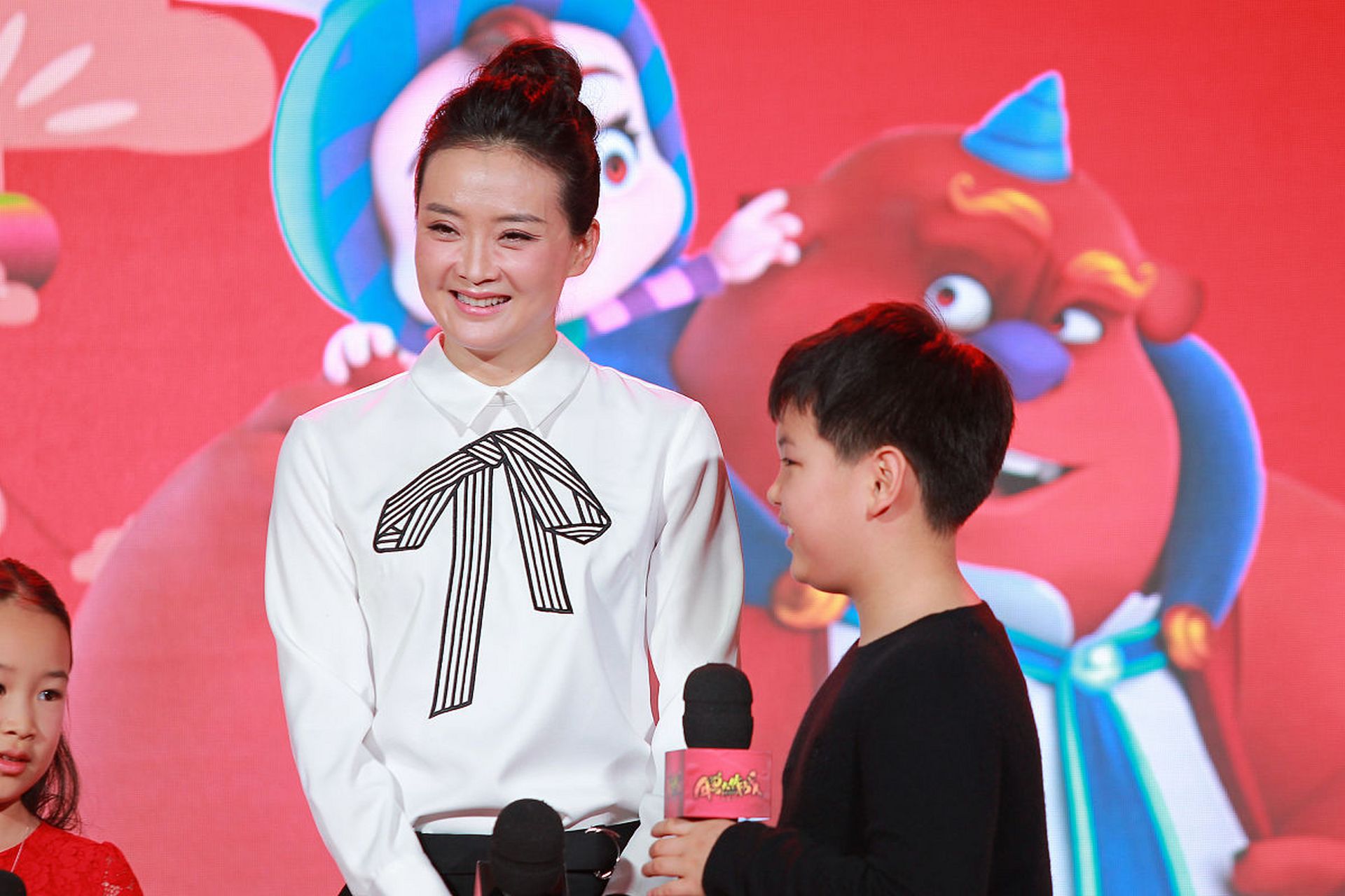 有一次,王艳带着儿子上节目,儿子很自豪的对主持人说:"我家最贵的一台