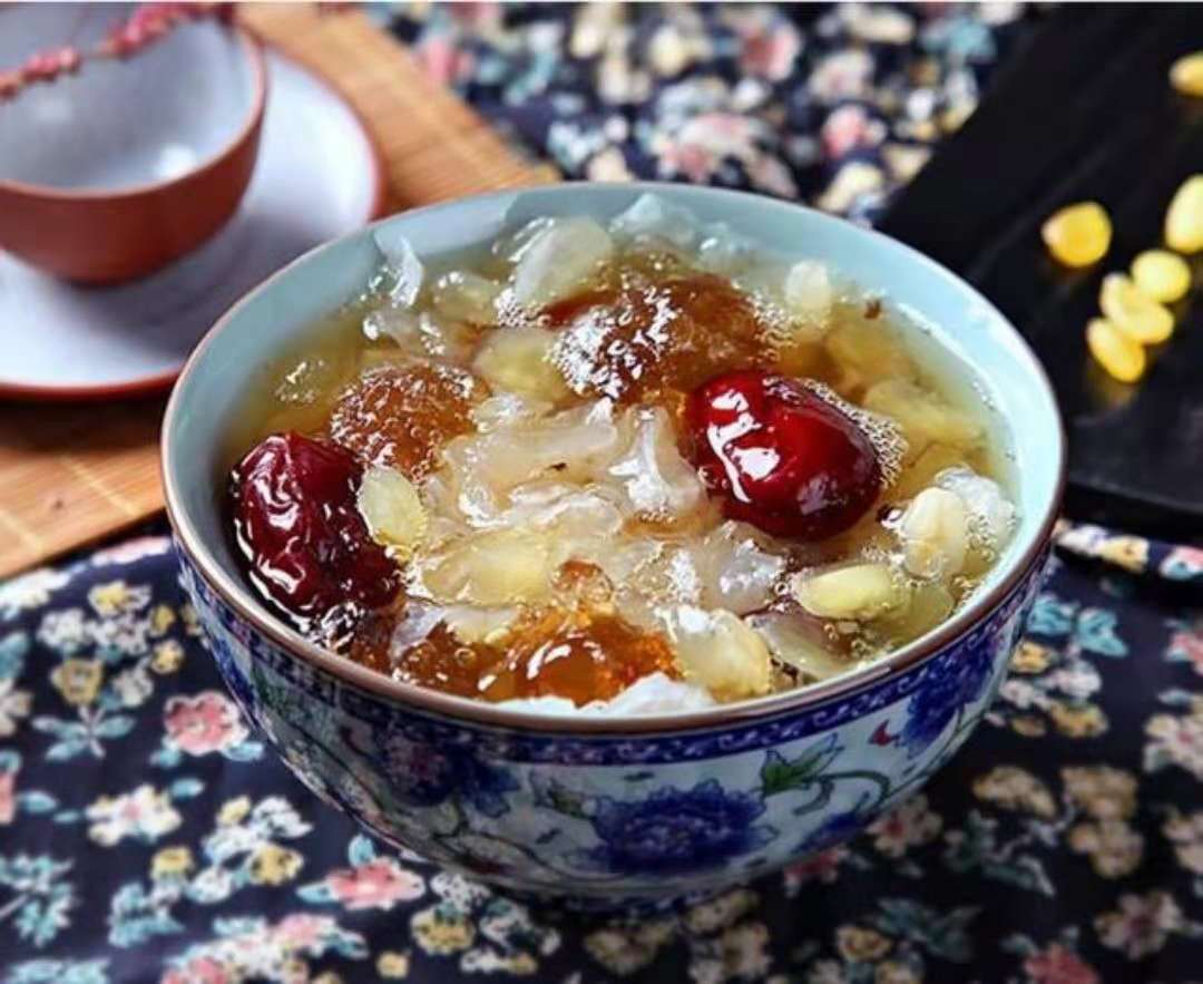 大枣桂圆银耳汤,夏季的经典冷饮品丰富的营养