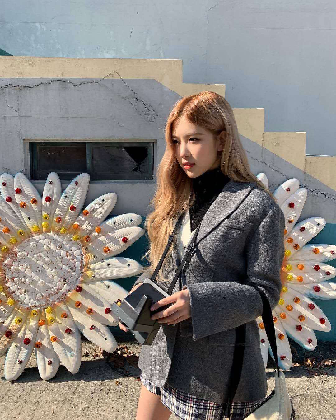 朴彩英私服好到没话说,制服西装配百褶裙,美少女穿搭典范!