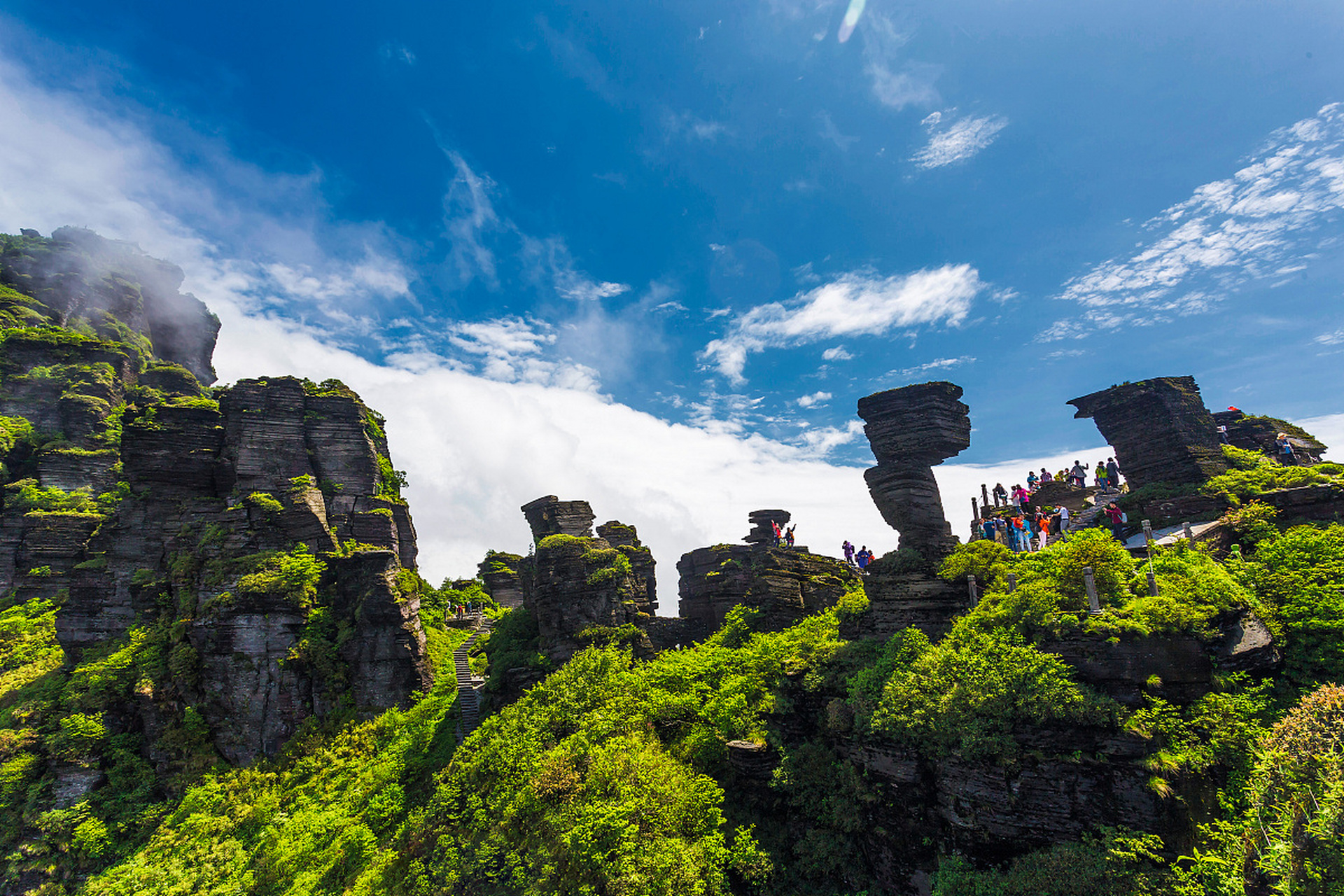 贵州铜仁梵净山,一座被誉为"人间仙境"的宝地.究竟何时去最为合适呢?