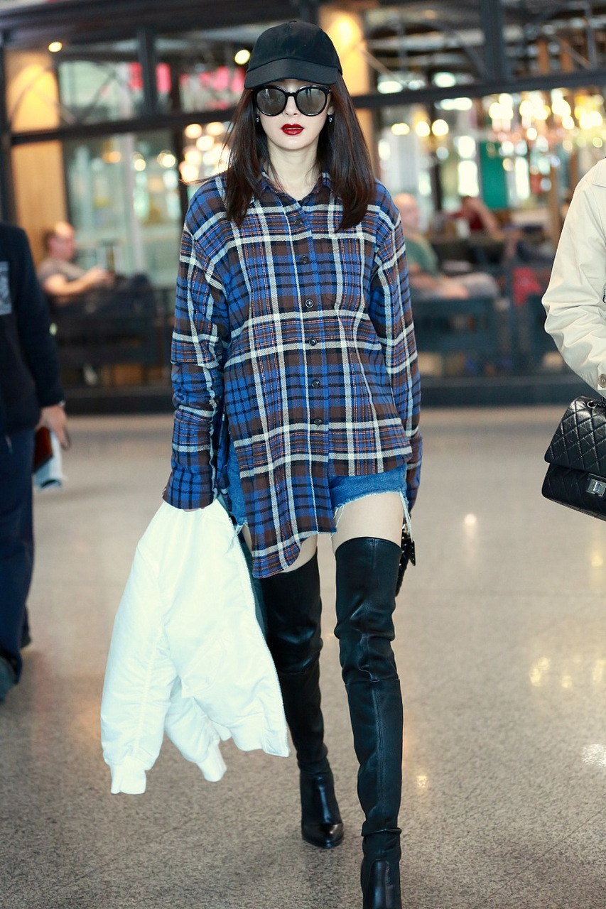 想要和别人穿出不一样的感觉,那就可以像杨幂这样