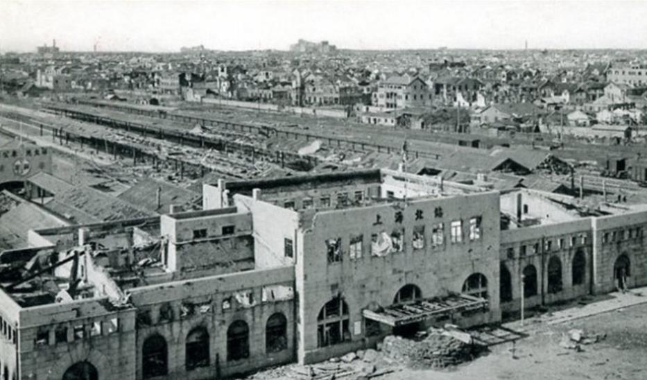 淞沪会战罕见老照片:硝烟弥漫,图5是被炸毁的上海北站