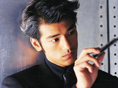 健身圈里的"金城武",一身腱子肉,帅气逼人