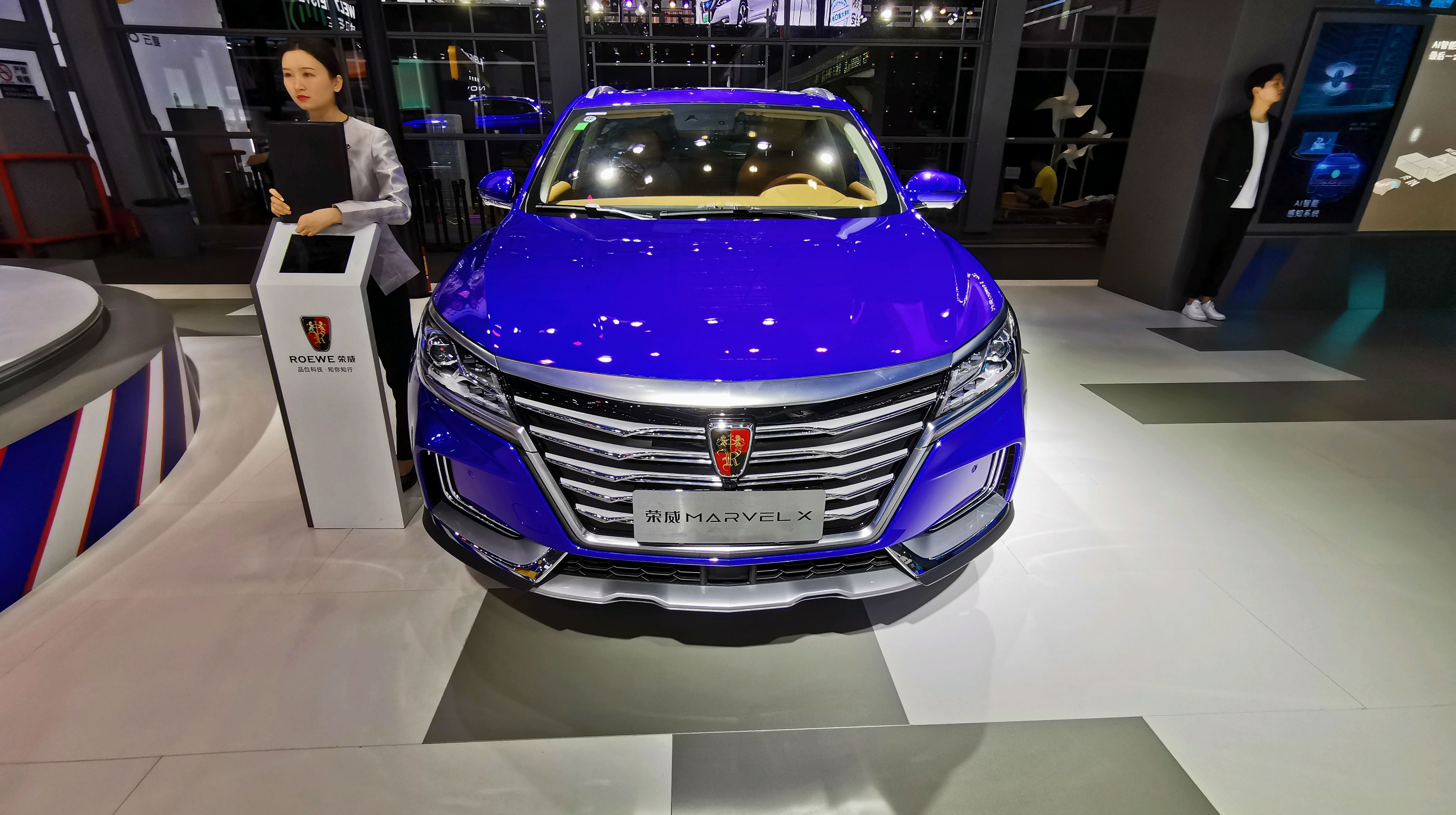 2019深港澳车展实拍上汽荣威电动超跑suv-光之翼