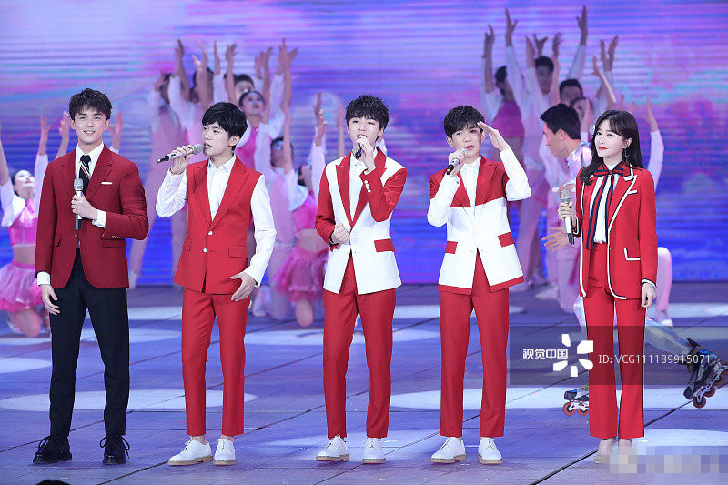 2022春晚TFBOYS图片