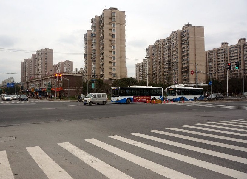 评上海地铁13号线陈春路站:在沪南公路上,与18号线的关系不理想