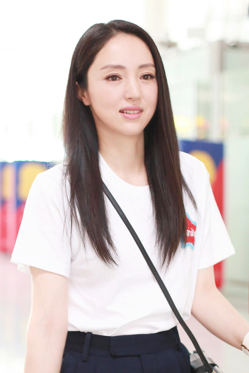 董璇因"高启盛"扮演者苏小玎的新恋情再次备受关注,希望她早日找到