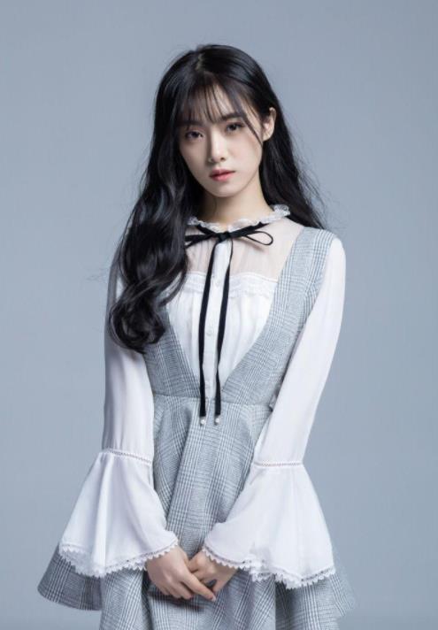 电竞美女解说嘴馋,不听劝告偷吃,最后舔着自己的半颗牙去医院了