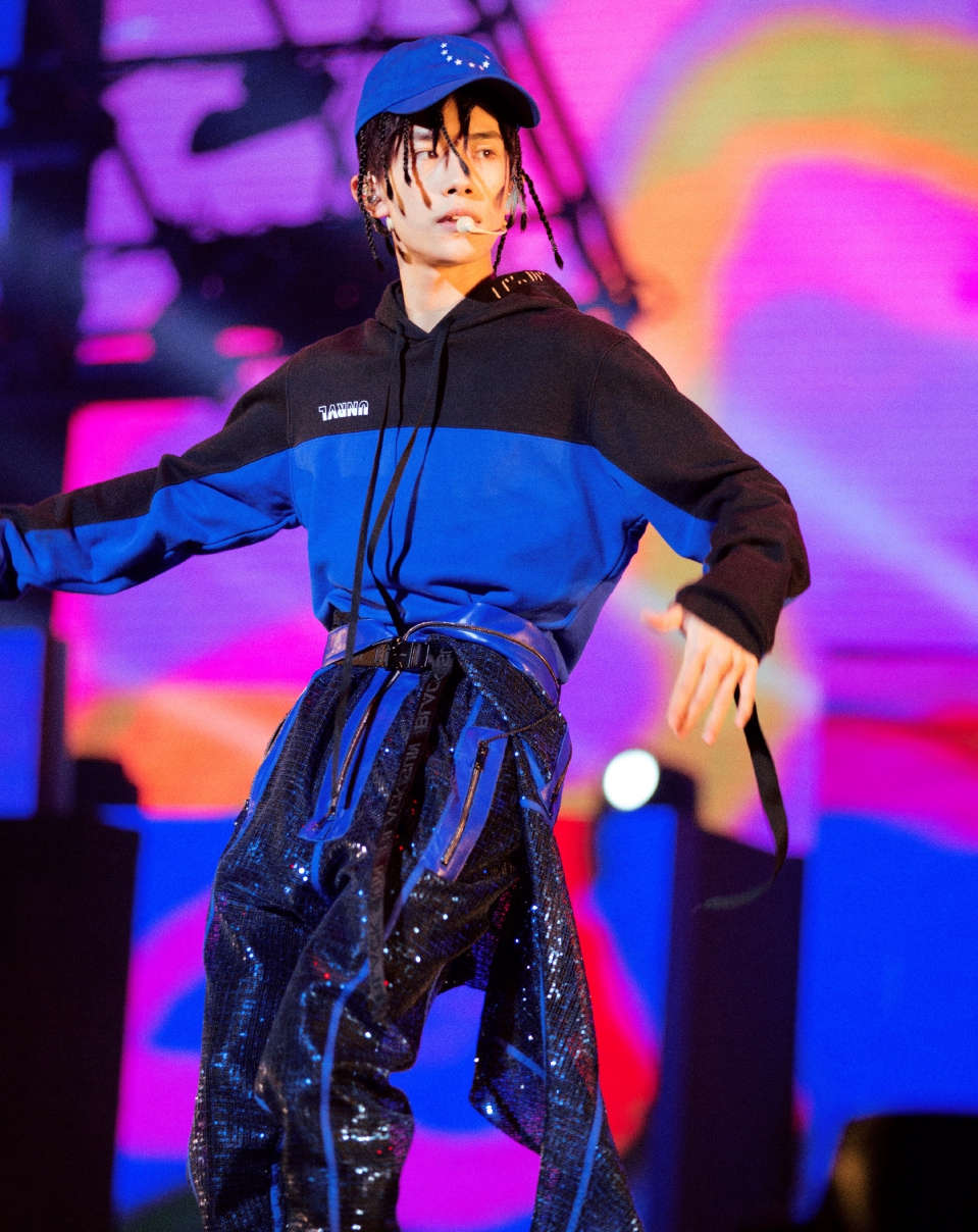 娱乐圈四大男星的嘻哈造型:白敬亭圆梦,吴亦凡最有范!