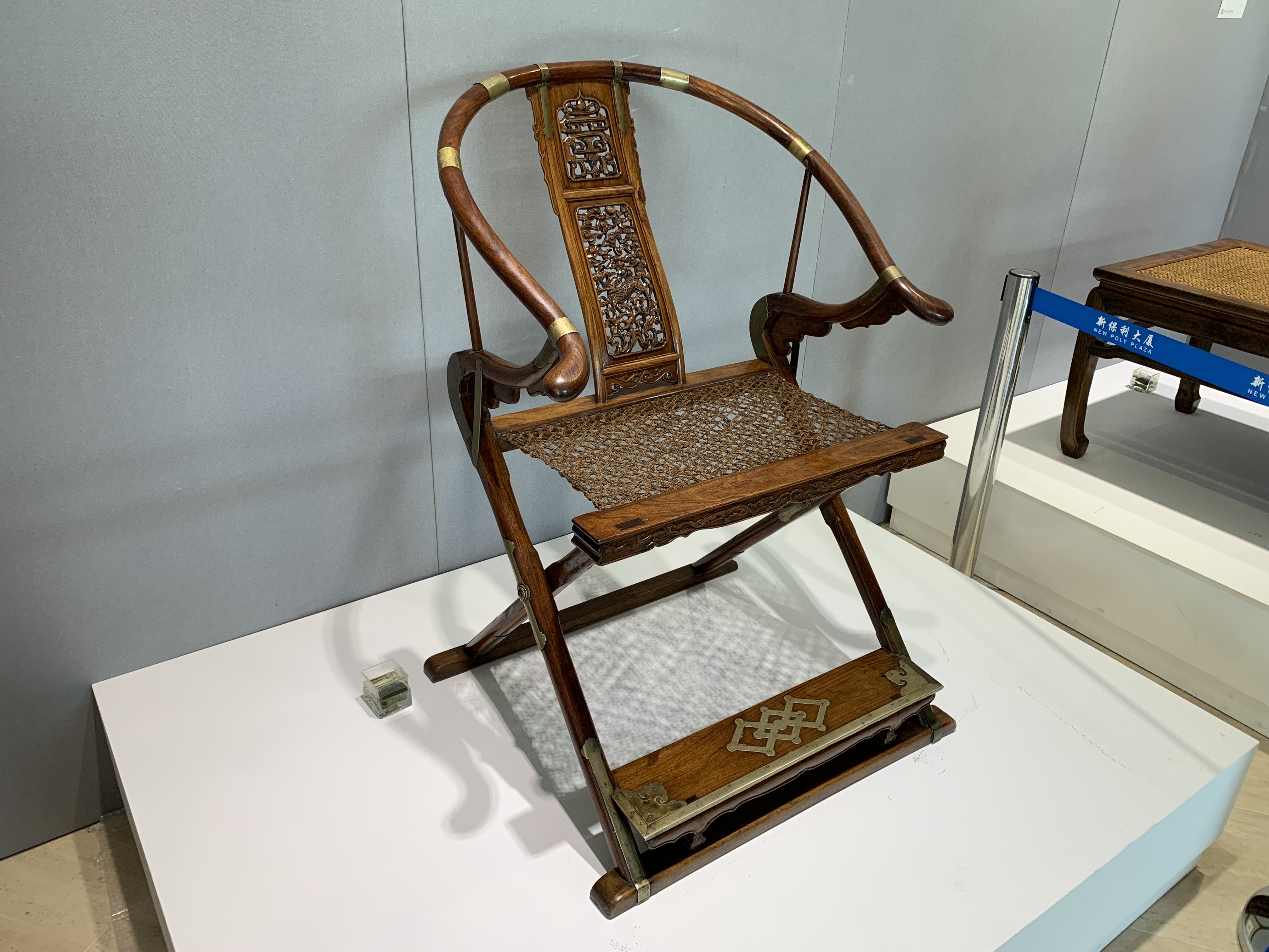 圆明园龙首2400万,不敌修过的黄花梨交椅