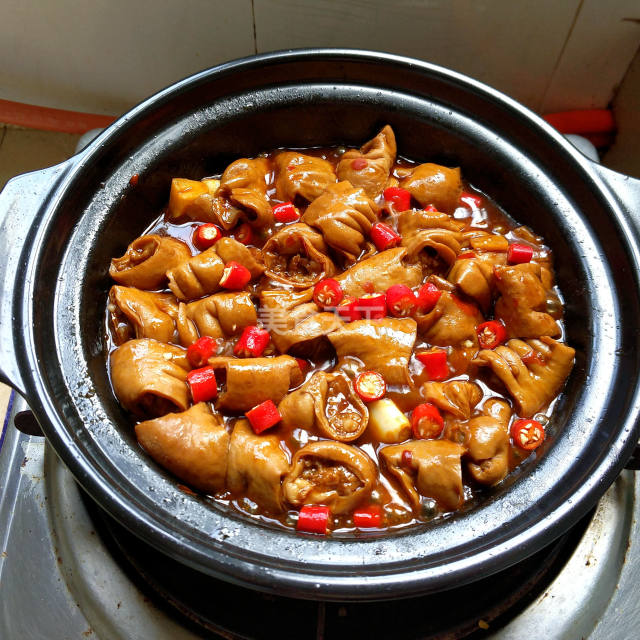 香辣肥肠煲,香辣诱人,一点异味都没有,招待朋友倍有面子