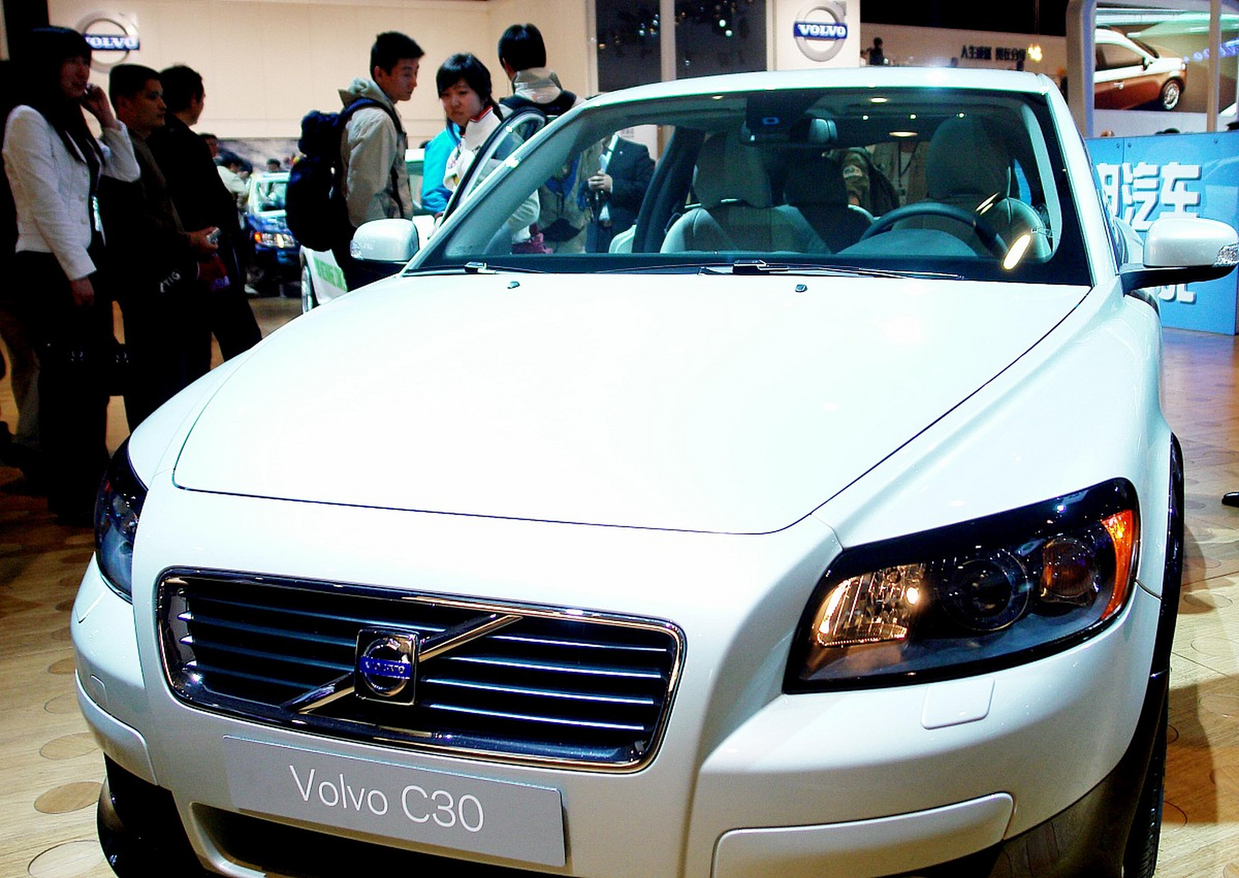 2012款的沃尔沃c30,搭载着2.