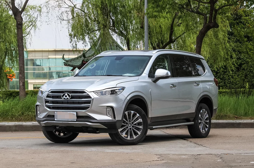 比较潮流的上汽大通d90,拥有炫酷的外形,运动感和科技感并存