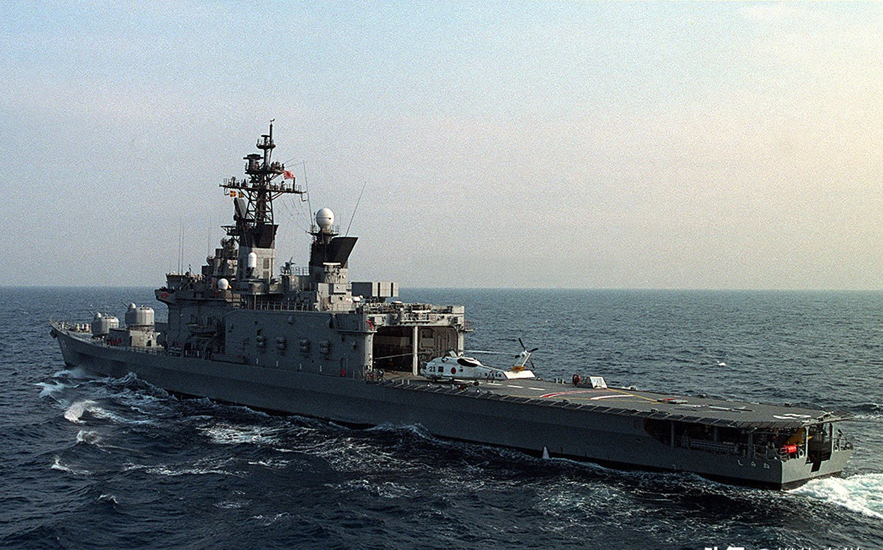 本级舰可以视作其前级榛名级直升机驱逐舰的改良版,中间有大型的直升