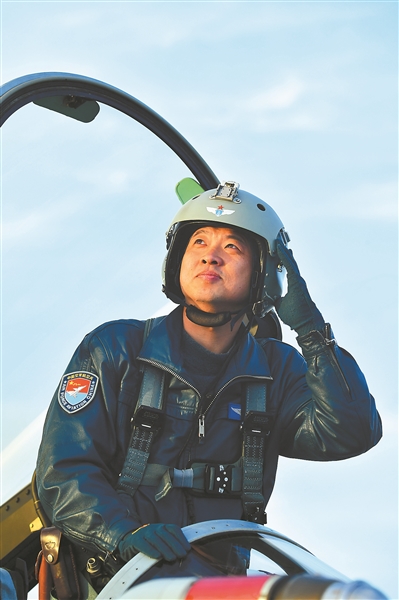 奋飞在新时代的天空 记驻桂空军航空兵某部飞行二大队大队长刘飞
