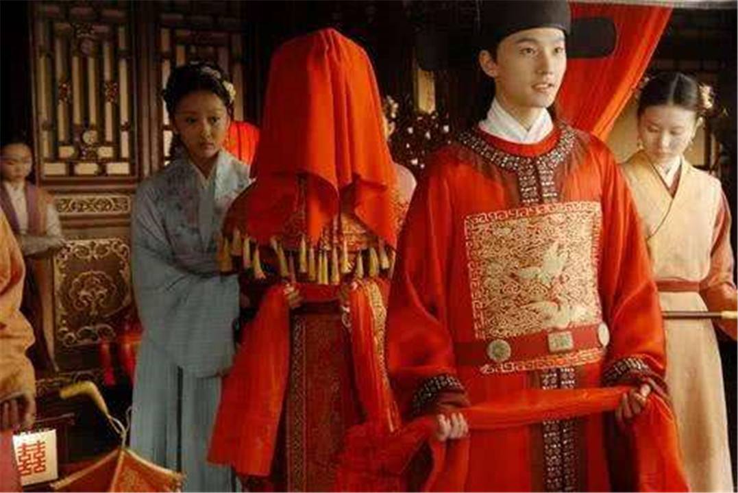 古代夫妻就寝,为何丫鬟在床边"待命"?其中原因让人羞于启齿!