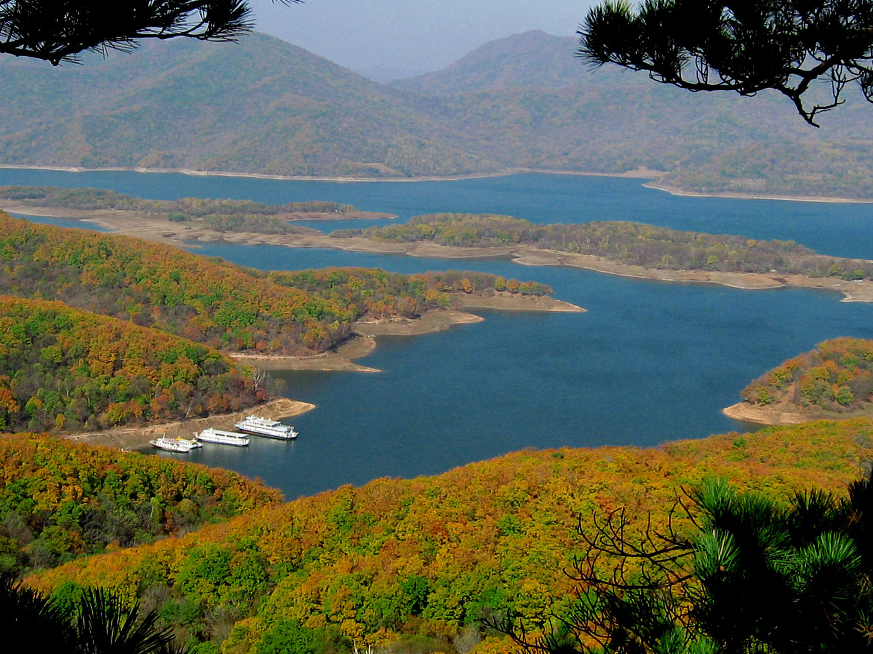 说到吉林松花湖,这可真是个不得了的旅游胜地啊!
