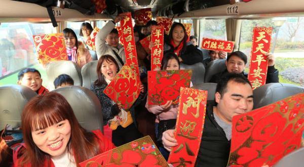 浙江德清:企业包车 温暖返乡