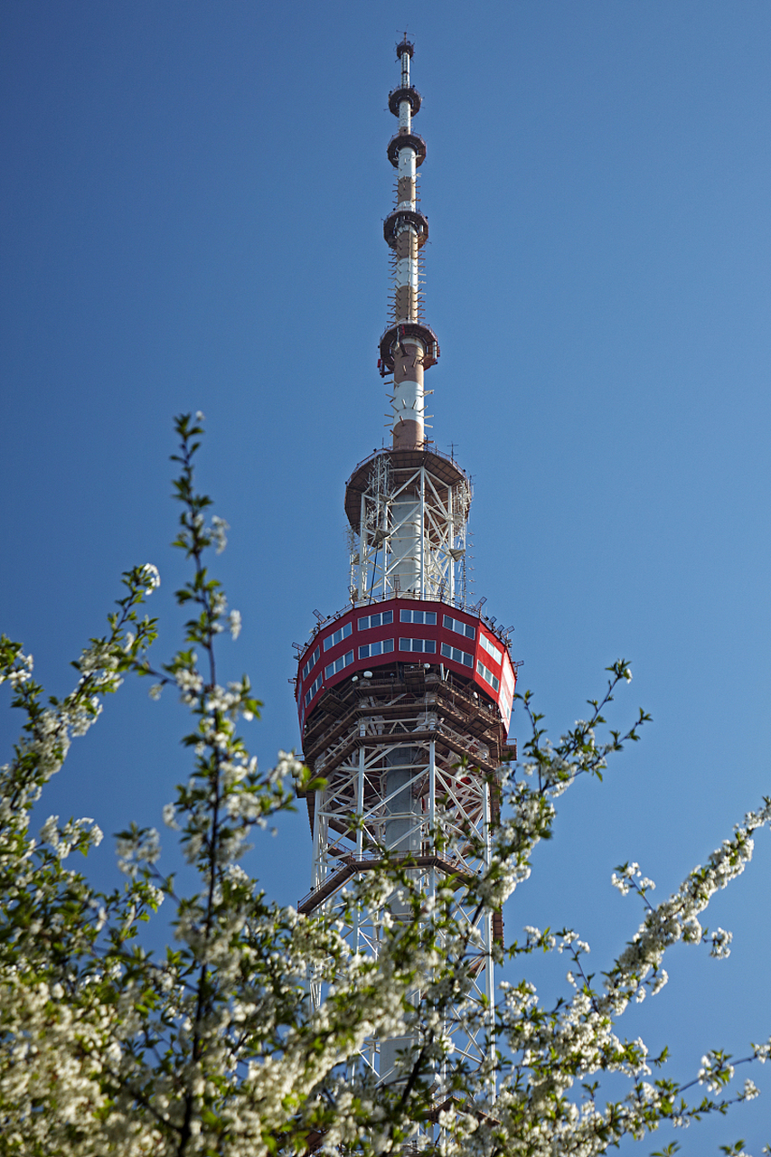 春游武汉龟山电视塔,这座矗立在湖北省武汉市武昌区蛇山之巅的建筑