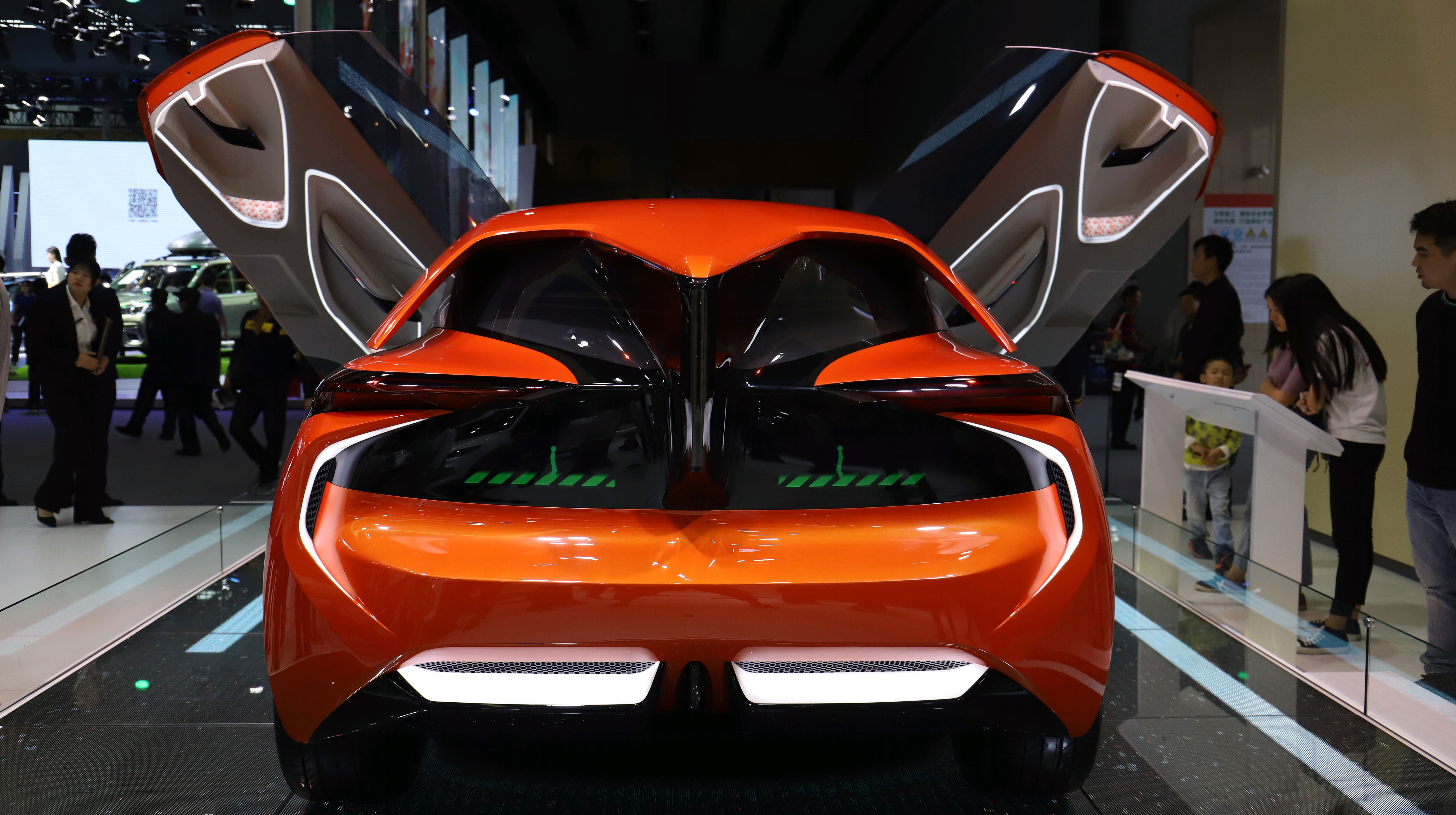 国产魏派最新概念车第一次亮相车展,橙黄配色与科技感的完美结合