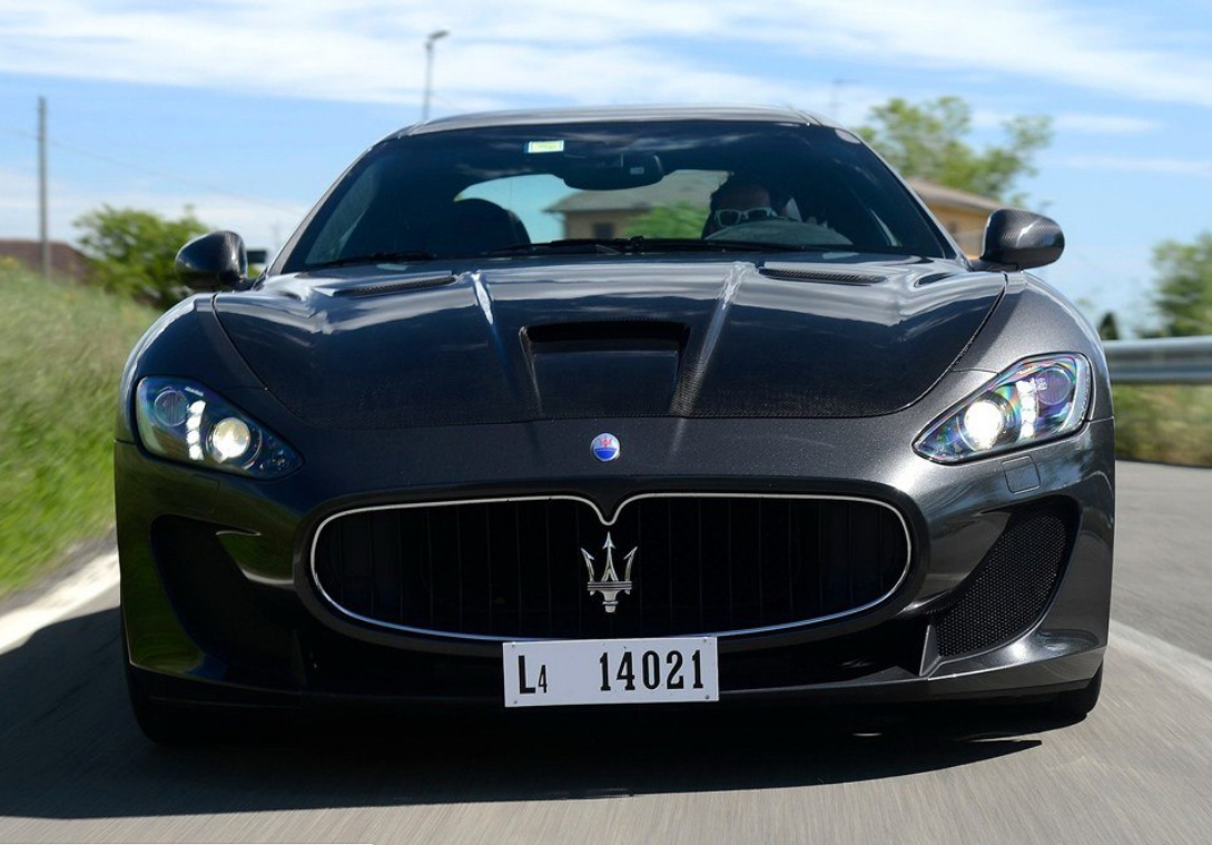 走进玛莎拉蒂granturismo的精致外观,科技感十足