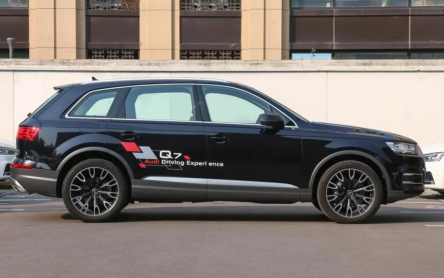 奥迪q7 2018款 45 tfsi quattro 技术型 外观高清实拍