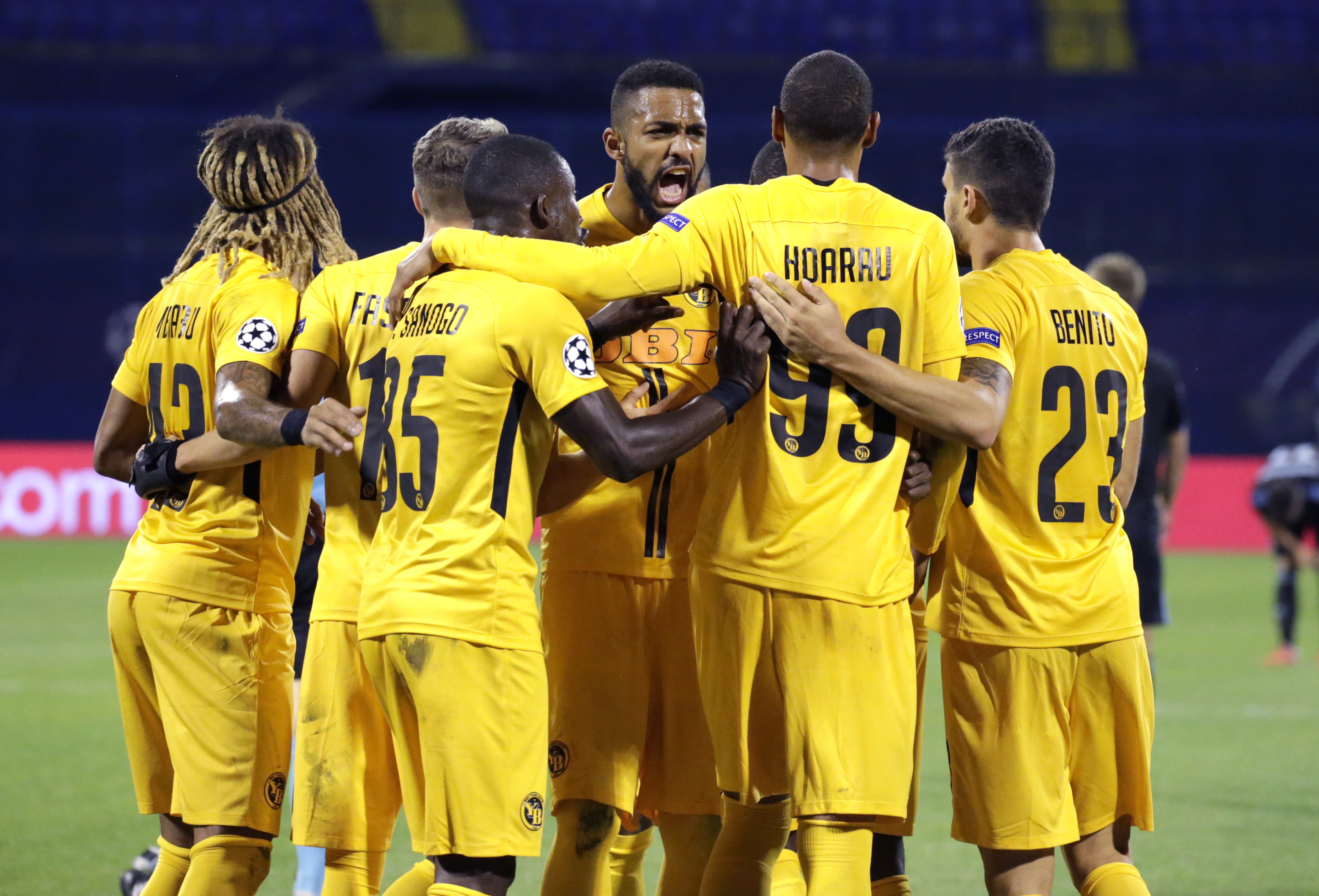 足球——欧冠联赛资格赛附加赛:伯尔尼年轻人晋级正赛(4)