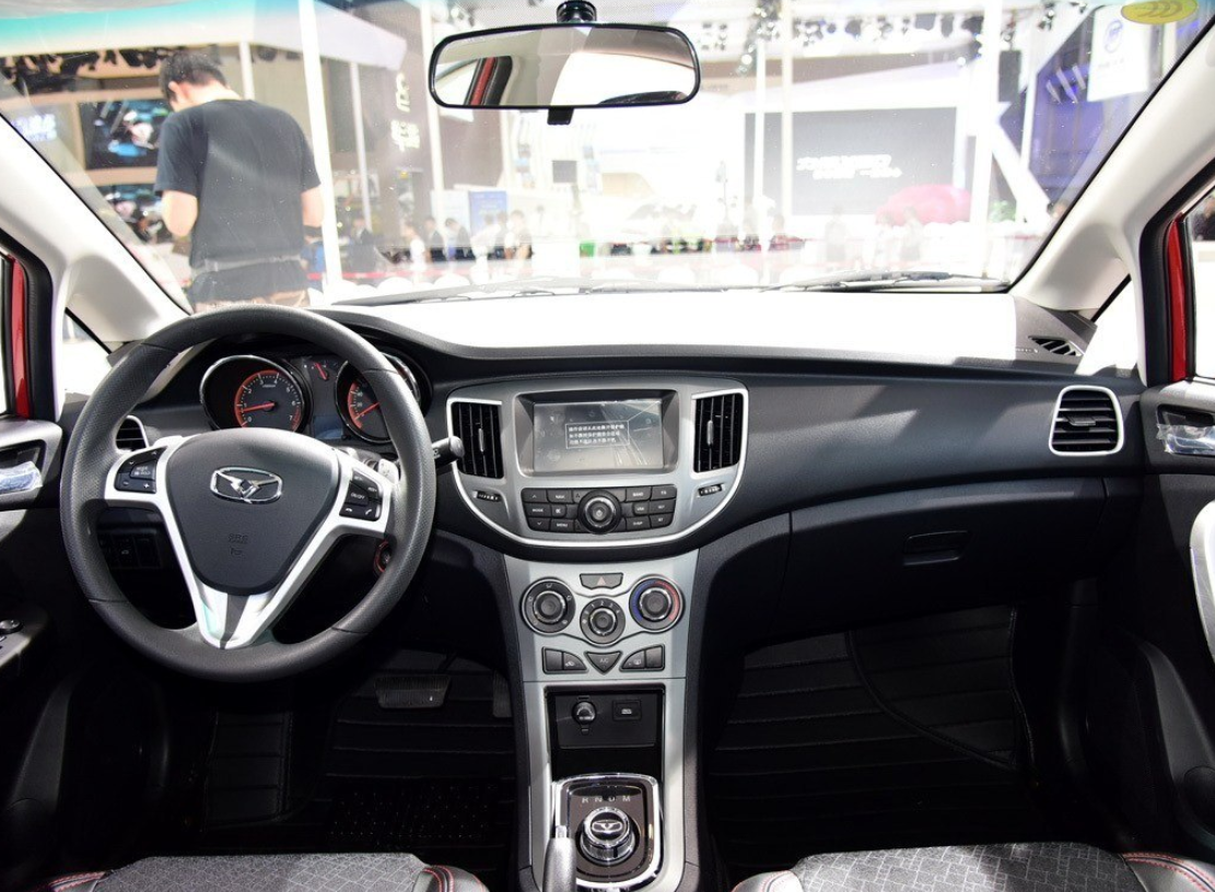 凯翼c3r颜值狂野不羁,保持着优雅时尚感,内饰优雅选这款车