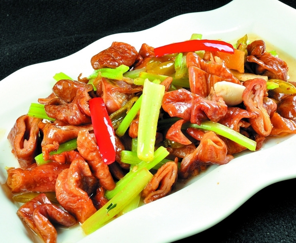 炒猪大肠时,先腌制还是焯水?大厨说漏嘴:好多人做错,难怪不香