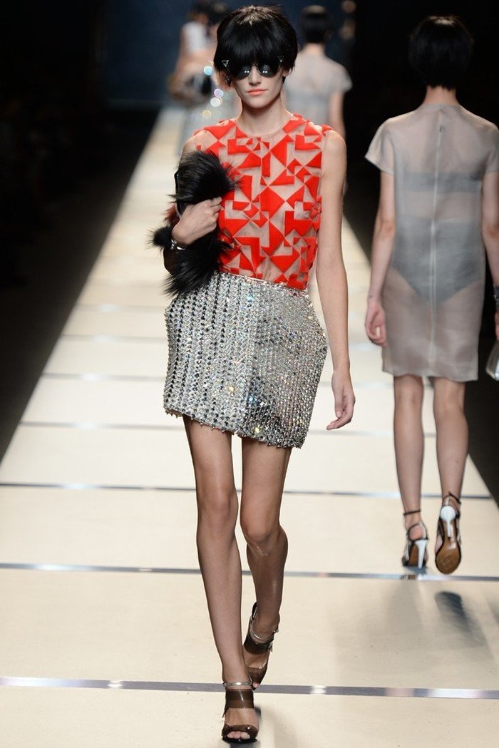 时装秀:穿搭与众不同,国际模特走秀透露国际范,造型优雅有韵味,这样的